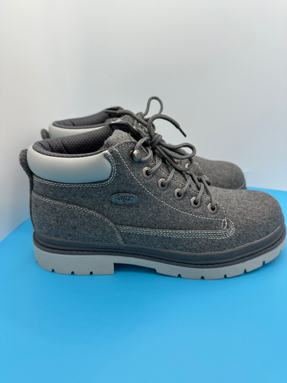 Lugz Drifter Peacoat. Men’s size 9 Gray Felt Lace-Up Ankle Boot. (Floor sample)